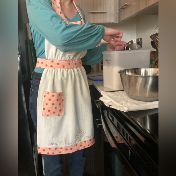 Vintage Embroidery Apron - Picture 3 of 6